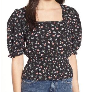 Love, Fire Flowery cinches Top with Puffy Sleeve